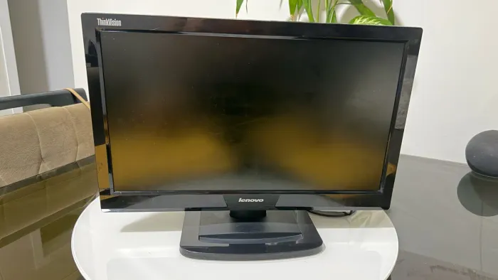 Monitor Lenovo 20 pol