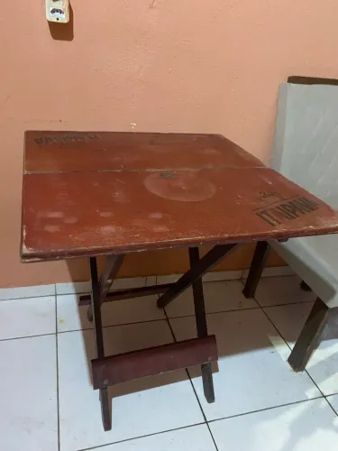 Mesa dobrável de madeira maciça