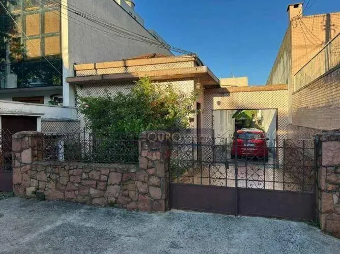Quintal com 3 casas na Mooca - 296m²