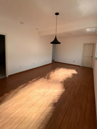 Casa para Aluguel - Benfica - 2 Quartos + Terraço