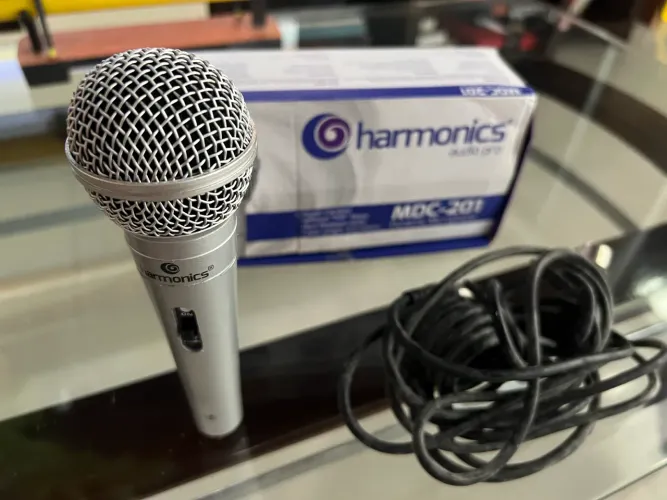 Microfone com fio