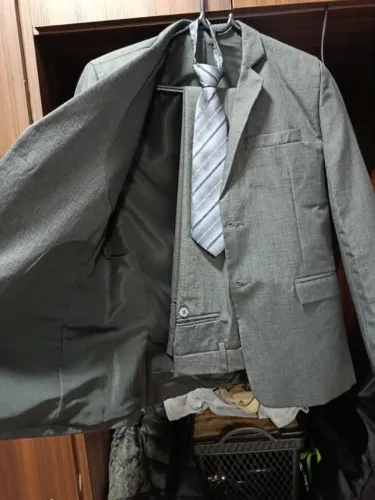 Terno infantil completo usado apenas 2 vezes. Meu filho pesa 45 kg , fica perfeito nele