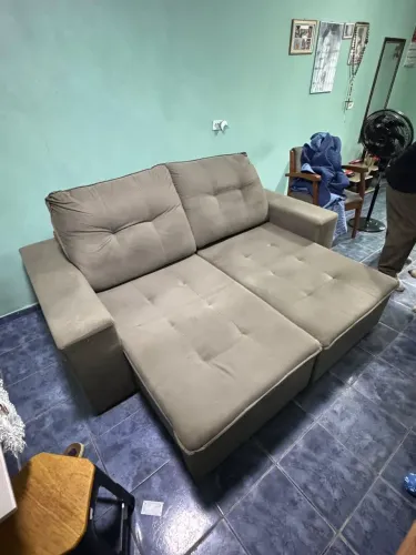 Vender um sofá retrátil de 2lugares seminovo. 