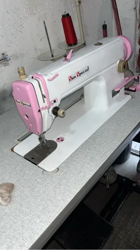 Máquina de costura industrial reta