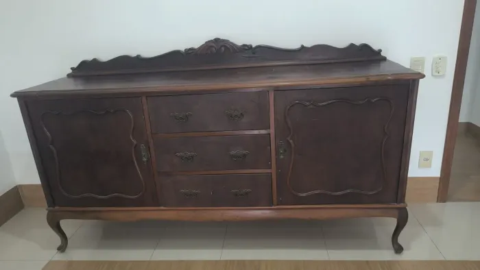 Mesa e armário de madeira relíquia!