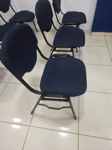 Cadeiras - 40 unidades, 25 reias a unidade.