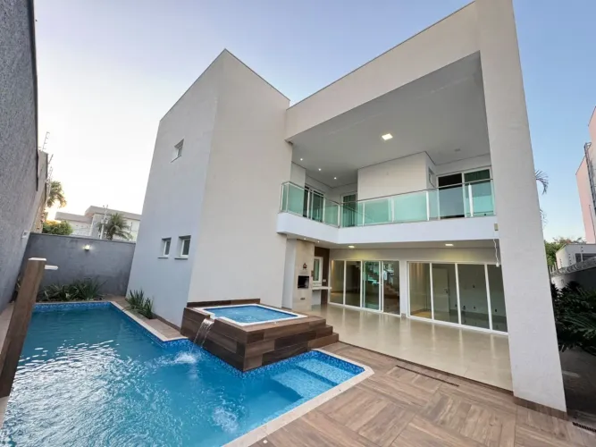 Sobrado de alto padrão com piscina e 3 suítes para locação na 303 Sul Palmas/TO