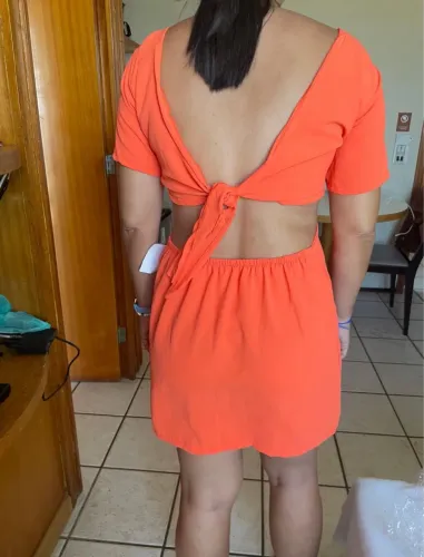 Vestido coral em crepe