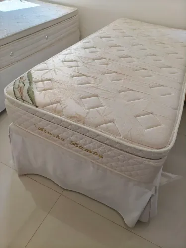 Cama box solteiro Herval. Excelente