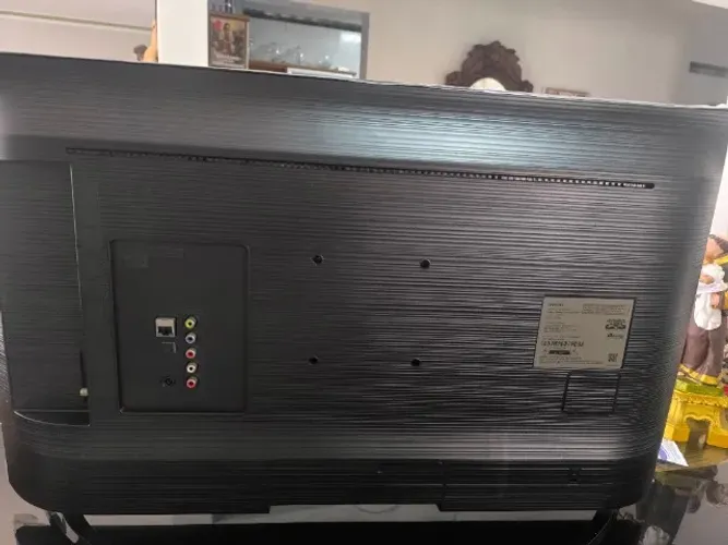 Vende-se TV e cama box