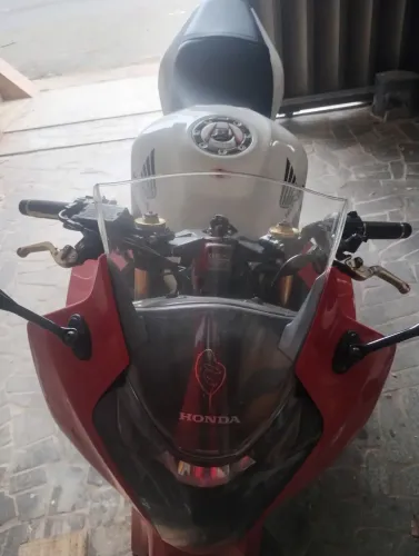 Cbr 600f muito conservada pouco rodada .