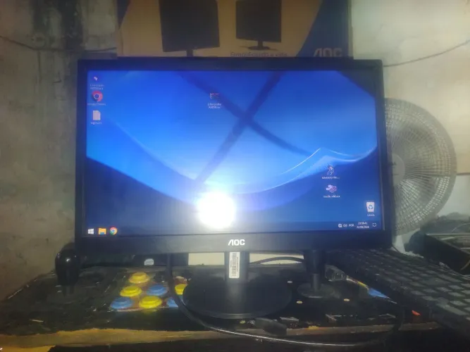Monitor AOC novo 18.5 meio polegadas testado funcionando perfeitamente novo viu tem caixa