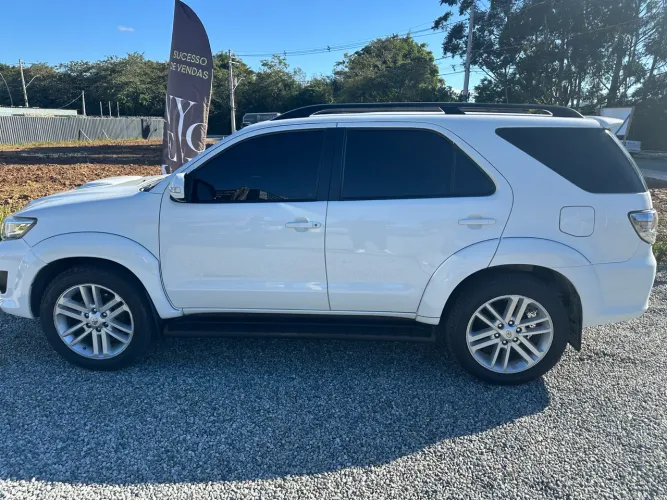 Toyota Hilux SW4 SRV D4-d 4X4 3.0 TDI Dies. AUT 2015