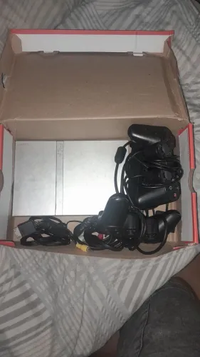 Ps2 bloqueado vários jogos 2 controles acompanha jogos de ps3 tbm 300 reais