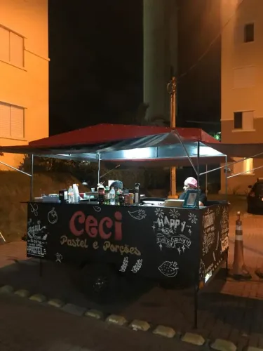 Carreta gastronômica 2019 emplacada com teto rebaixável