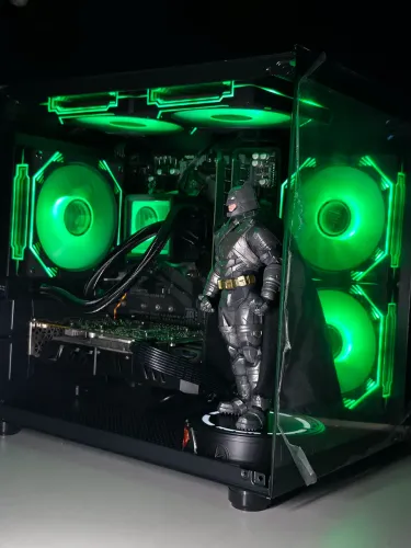 Pc Gamer (Roda Warzone e BF6)