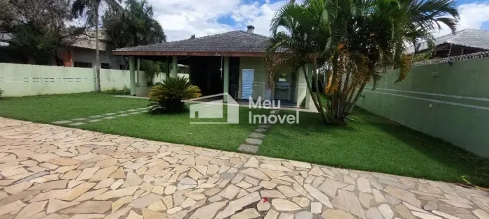 LOCAÇÃO Casa com 3 Dormitórios, Suíte, Piscina e 6 Vagas na Melhor Alameda do Condomínio
