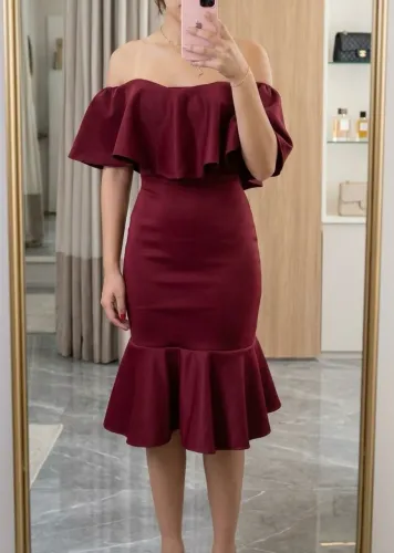 Vestido de Festa Madi Borgonha / Vinho com Babados (Com pequenas avarias)