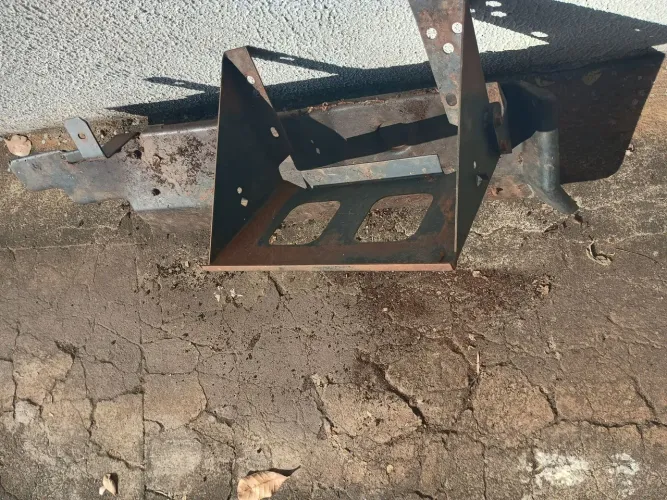 Suporte da bateria do caminhão VW 8.150