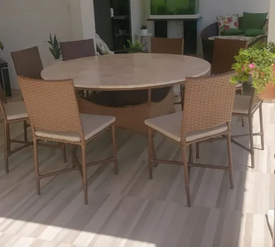 Mesa em alumínio