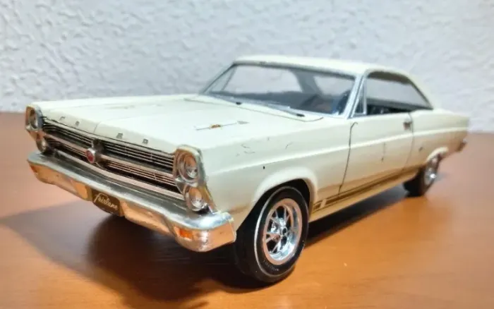 Miniatura Ford Fairlane 1966