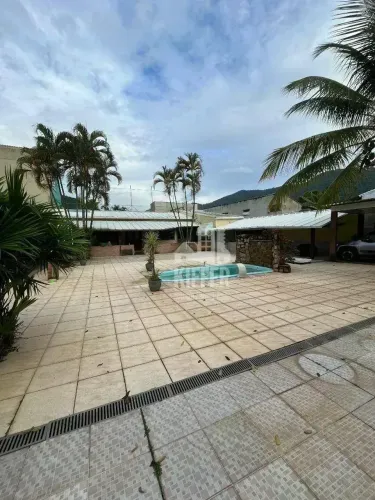 Casa à Venda no Engenho do Mato, Niterói, com Piscina e Área Gourmet