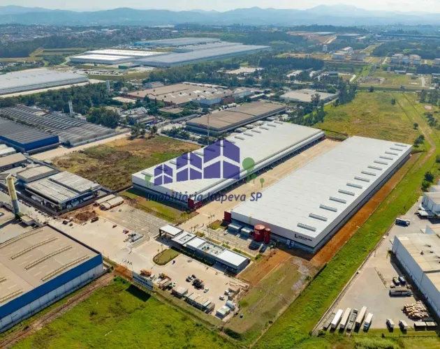 Excelente Galpão para Locação na Cidade Industrial Satélite em Guarulhos-SP: 3 Salas, 3 Ba