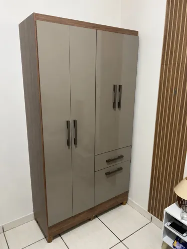 Vendo guarda roupa estado de novo