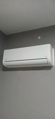 Ar-Condicionado Split Midea Inverter 18.000 BTUs 220V - Apenas 4 Meses de Uso (Na Caixa)