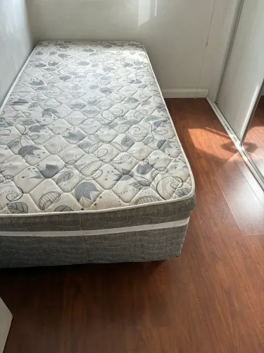 Cama colchão acoplado
