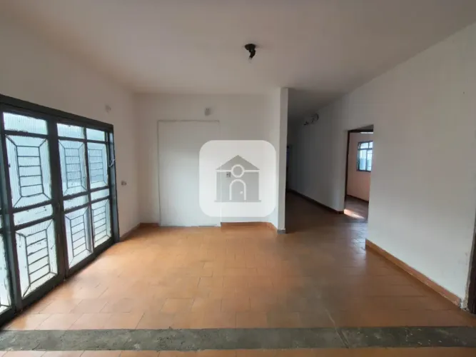 Casa comercial para locação no bairro Centro