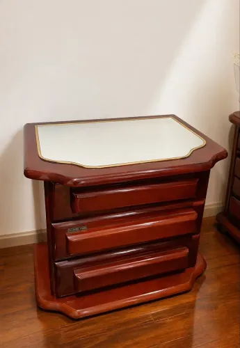 Criado Mudo/Mesa de Cabeceira de Madeira Maciça (par) - perfeito estado