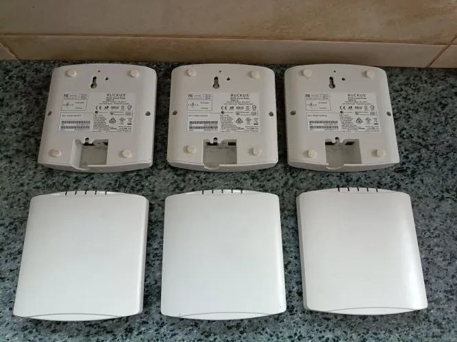 Vendo 6 pontos de acesso (Access Point) Ruckus R320, Wi-Fi, Poe, funcionando.