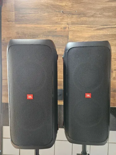 Par de JBL PartyBox 310 Semi Novas + Tripés Staner + Capas Impermeáveis