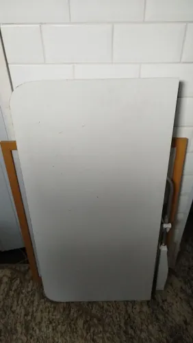 Mesa retrátil de parede