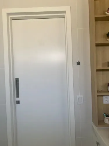 Vendo porta de correr branca (nova e embalada)