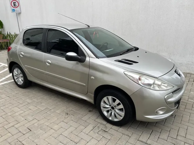 Peugeot 207 XR 1.4 Flex 8V 5P 2013