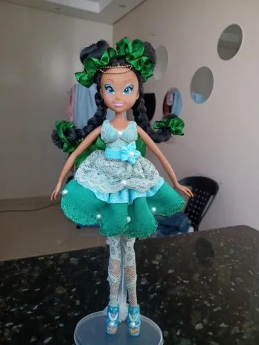 Boneca Winx antiga customizada