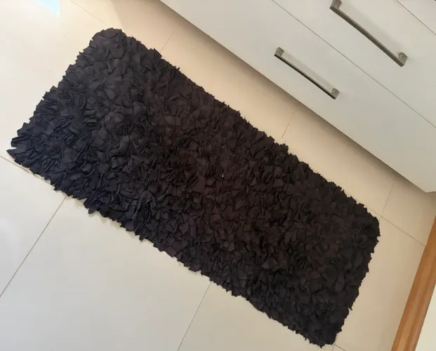 Tapete preto 96x 42 cm