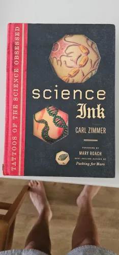 Livro Science Ink de Carl Zimmer. Tatoo, taguagens, ciência.