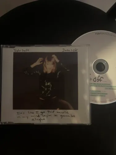 Taylor Swift single Shake it Off