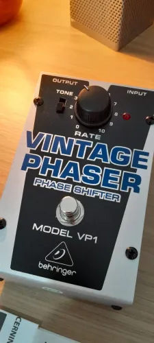Pedal phaser Behringer VP1