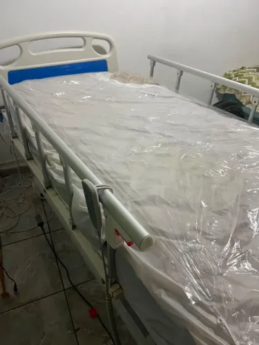 Cama hospitalar em excelente estado