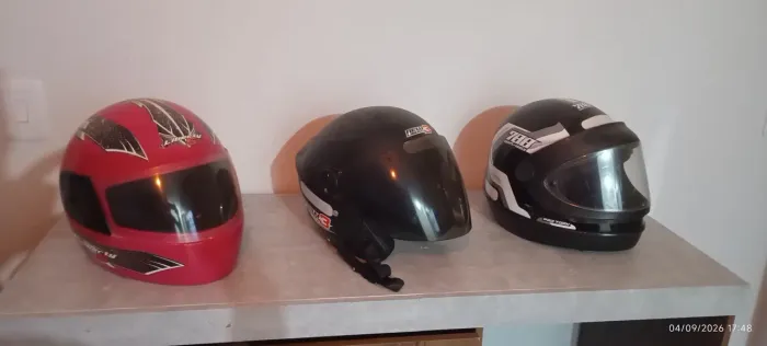 Vende-se capacetes
