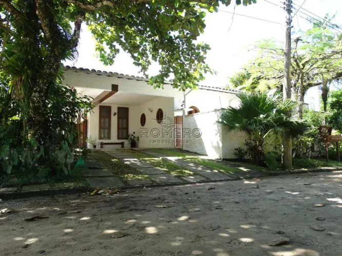 Casa com 4 quartos, Praia do Lázaro, Ubatuba - R$ 2 mi, Cod: 693