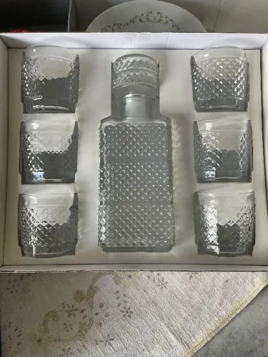 Jogo de whisky modelo Barroco da Wheaton, em vidro transparente com textura geométrica est
