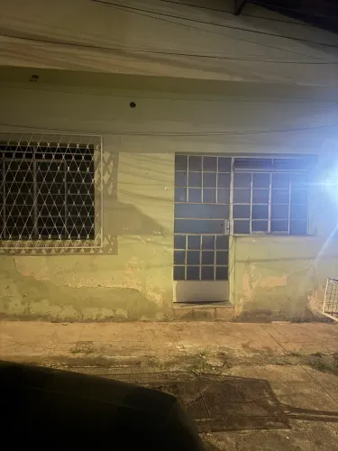 Alugo casa bairro Glória