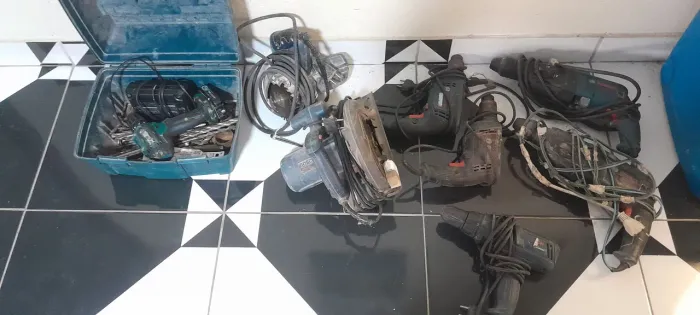 Vende se ferramentas. Todas estão ótimas. * Edilson