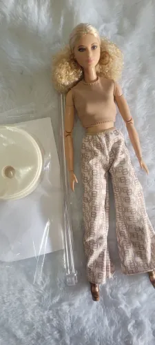 Boneca Barbie Basic 06