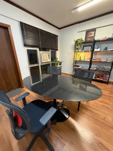 Mesa Saarinen design Líder interiores em granito preto 